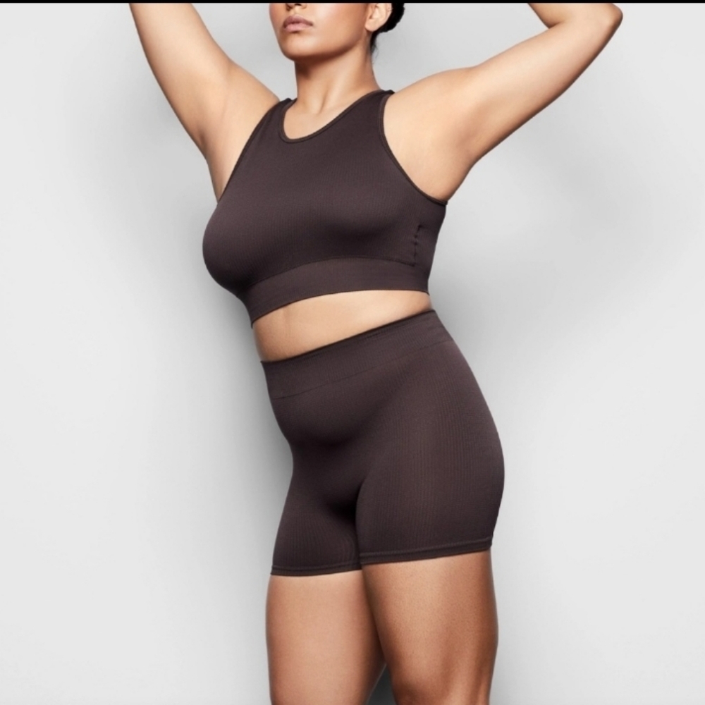 SKIMS Stretch Rib Shorts in Soot Black Size Large / X-Large NWOT